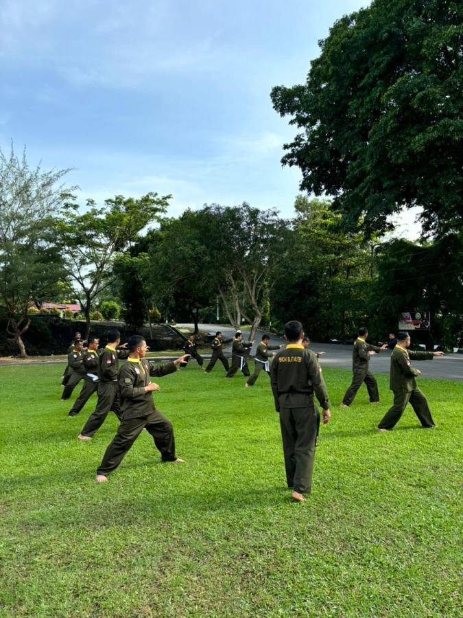 BINA KEAHLIAN BELA DIRI, PERSONEL KODIM 0316/BATAM INTENSIFKAN LATIHAN PENCAK SILAT MILITER