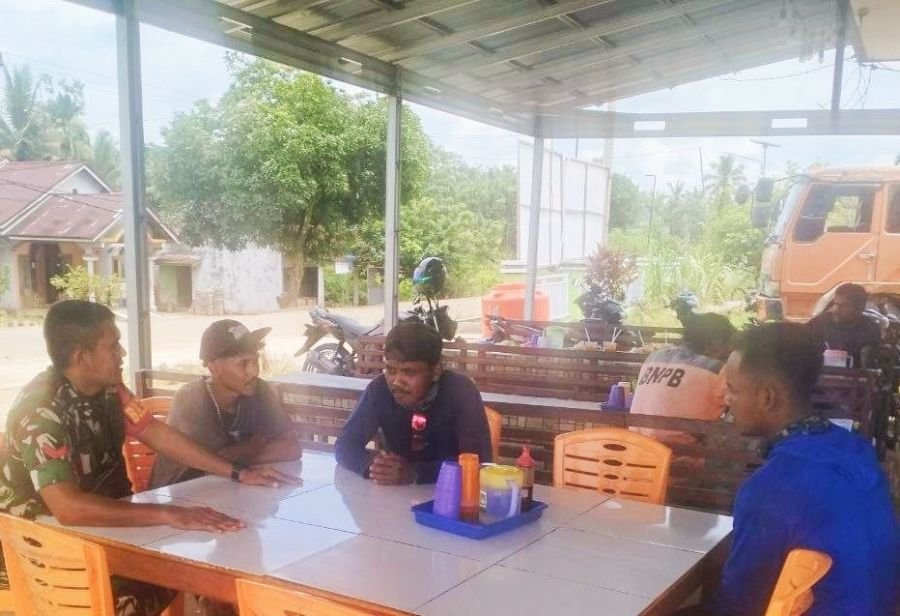 Bintara Pembina Desa Koramil 02 Rambah Kodim 0313/KPR melaksanakan Komsos