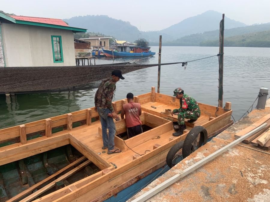 Binter, Serka Syam Suria Bantu Warga Merehab Kapal