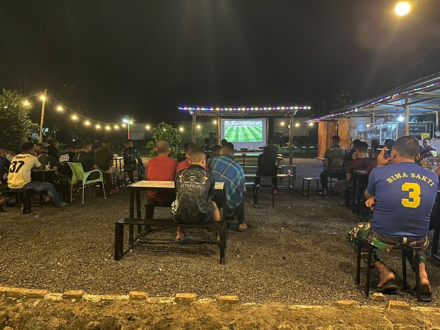 Brigif TP 89/GG Gelar Nobar Perempat Final Piala Dunia Spanyol vs Belgia Bersama Masyarakat
