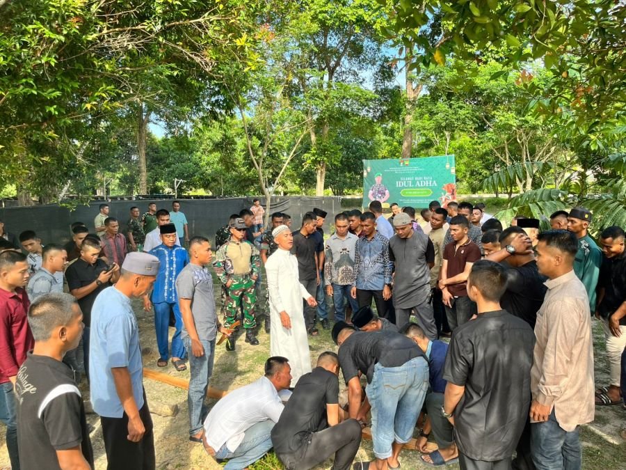 Brigif TP 89/GG ikut serta pemotongan hewan kurban dalam perayaan idul adha 1447 H.