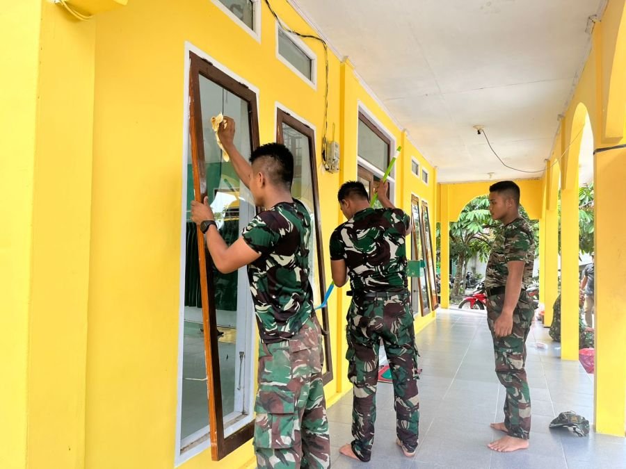 Brigif TP 89/GG melaksanakan giat asri, pembersihan mushola as-syafi'i