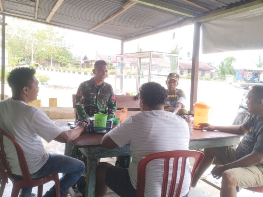 Bukan Sekadar Komsos, Ini Aksi Nyata Praka Roby di Bagan Punak Meranti
