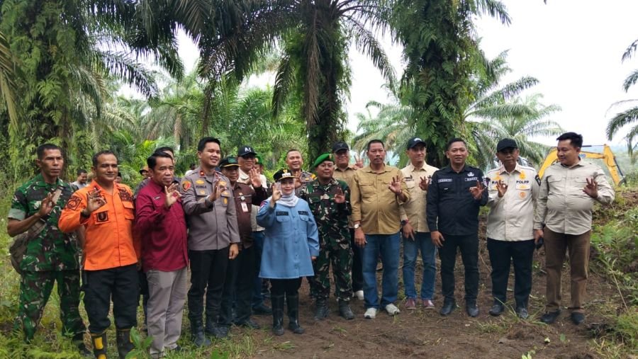 Bupati Bengkalis Sosialisasi Pembukaan Lahan Tanpa Bakar: Bantuan Alat Berat Siap Disalurkan