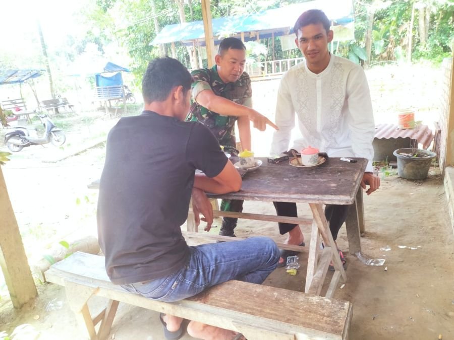 Canda Dan Bincang Santai,Guna Jaga Hubungan Baik Babinsa Serda Alexander Komsos Dengan Warga Binaan