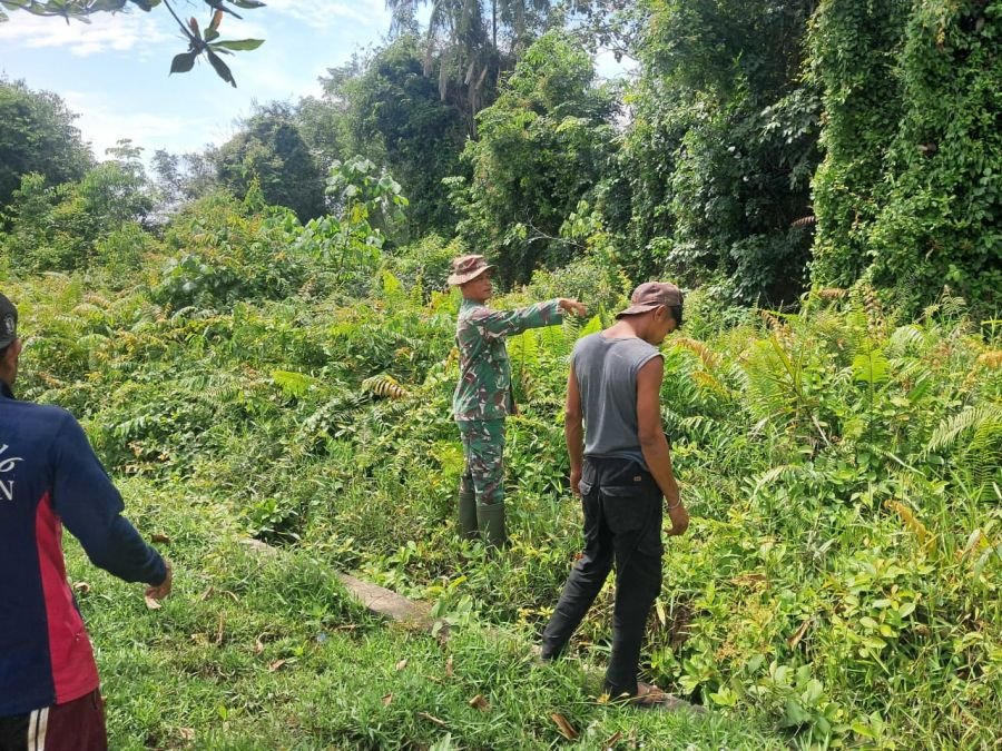 Cegah Api Meluas, Sertu Jainuri Patroli Karhutla Bersama Warga