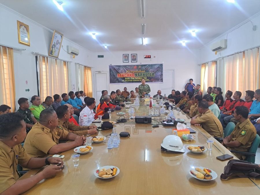 Cegah Bencana Sejak Dini, Tim Mabes TNI Sosialisasi Bahaya Karhutla kepada Masyarakat Kecamatan Enok