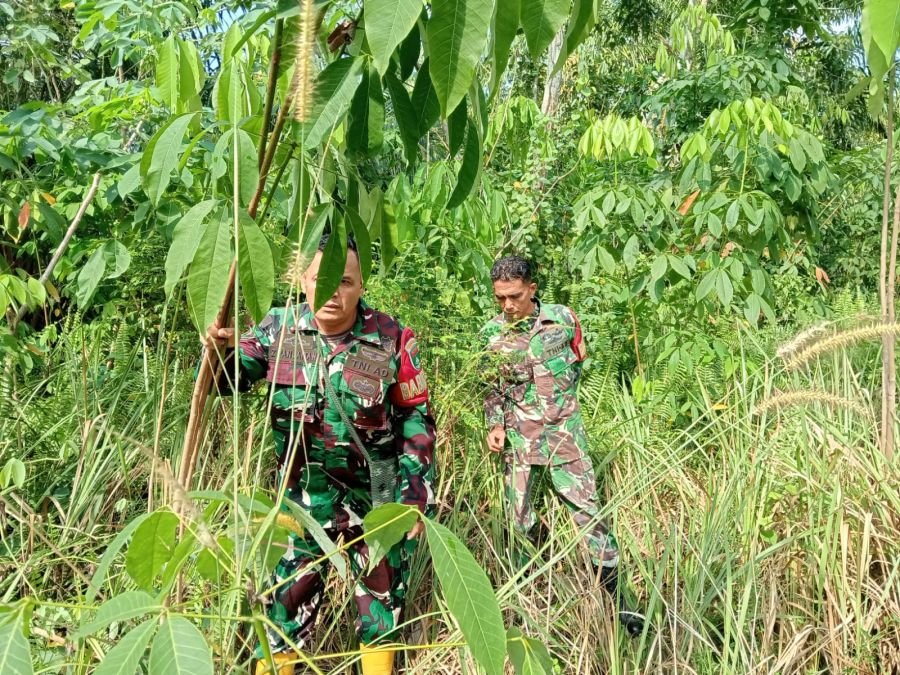 Cegah Dini Kebakaran Lahan, Babinsa Koramil 03/Mandau Perketat Patroli di Jalan Siak Desa Petani