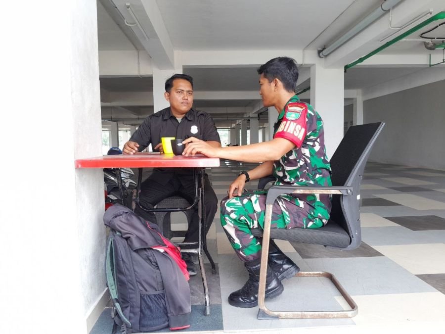 Cegah Gangguan Kamtibmas, Babinsa Kodim 0301/Pekanbaru Ingatkan Sekuriti Masjid Rutin Patroli