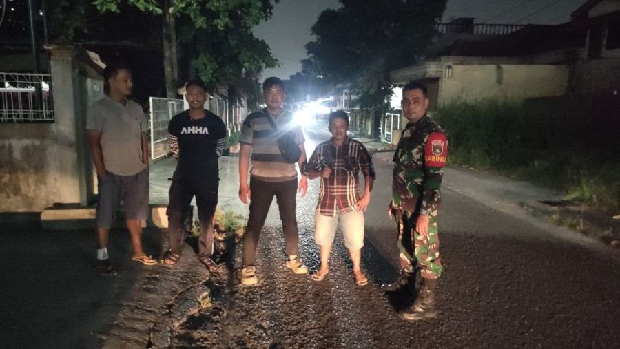 Cegah Gangguan Kamtibmas, Babinsa Labuh Baru Timur Intensifkan Patroli Malam