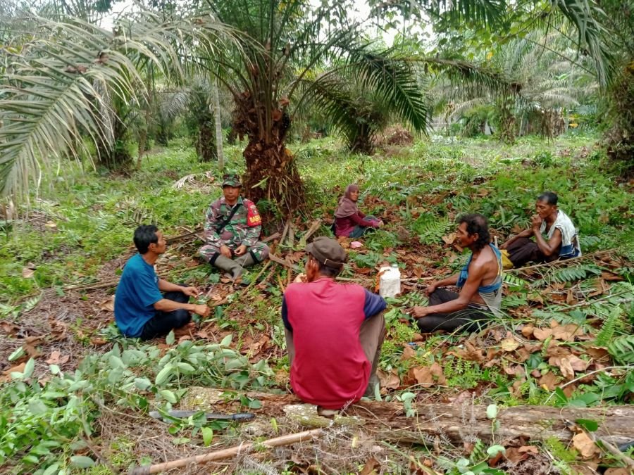Cegah Karhutla, Babinsa dan MPA Patroli Bersama di Industri Tenayan