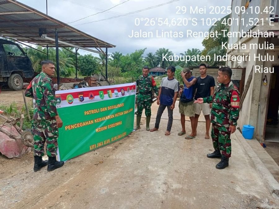 Cegah Karhutla, Babinsa Koramil 01/Rengat Gencarkan Patroli dan Sosialisasi di Desa Kuala Mulia