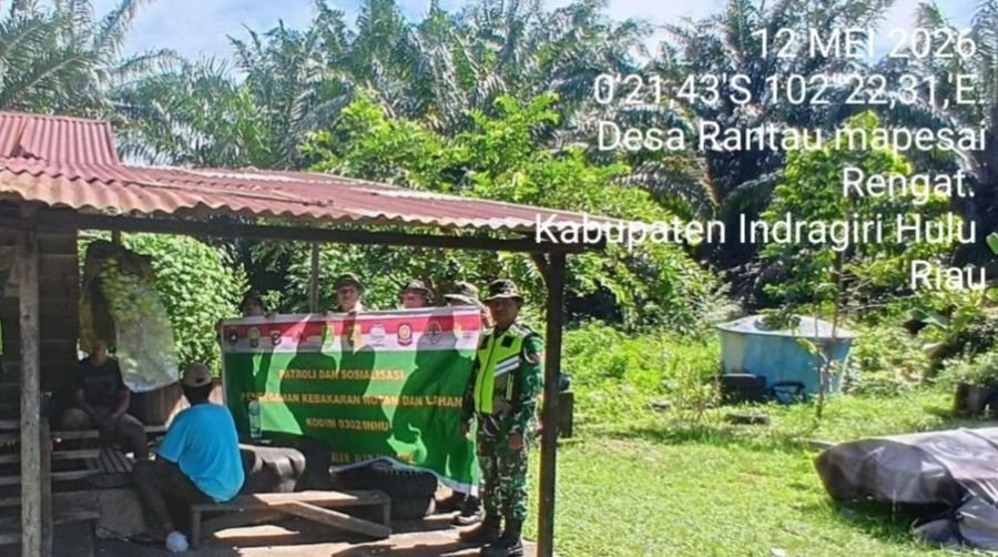 Cegah Karhutla Babinsa Koramil 01/Rengat Intensifkan Patroli di Desa Rantau Mapesai