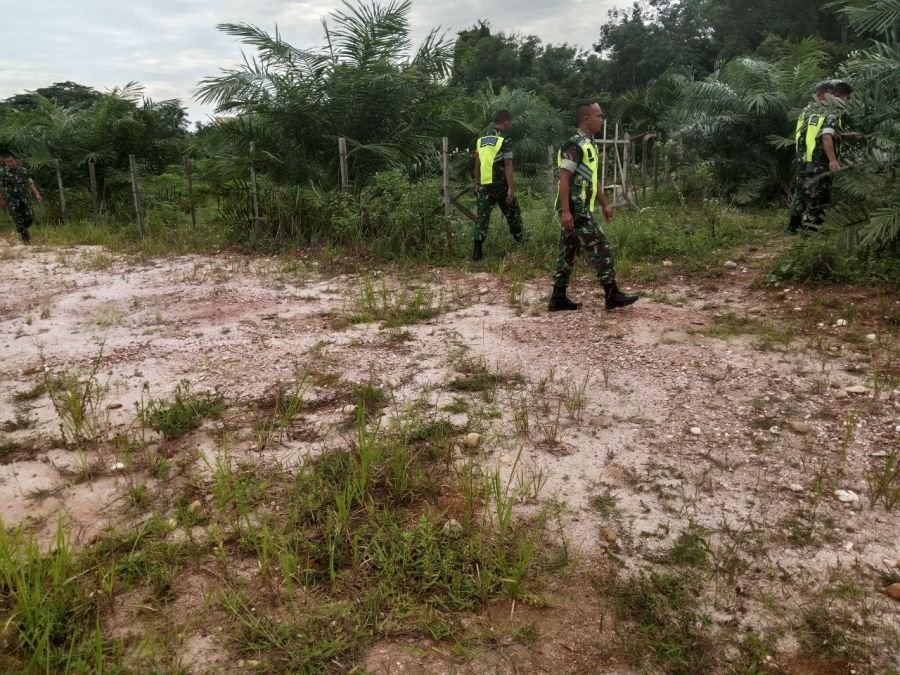 Cegah Karhutla, Babinsa Koramil 02/KT Perkuat Patroli Karhutla di Sungai Jering