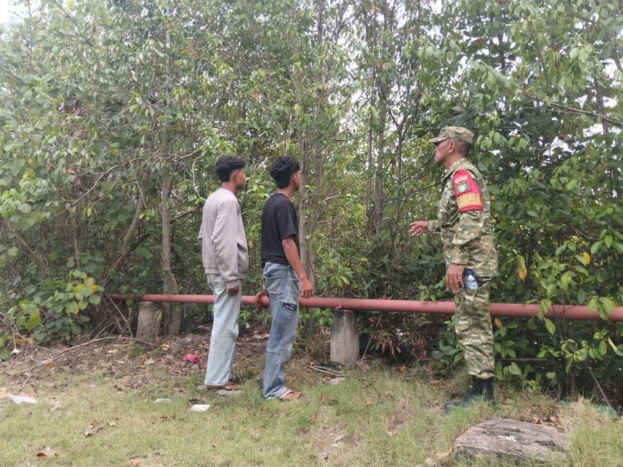 Cegah Karhutla, Babinsa Koramil 02/Tebing Tinggi Bersama MPA dan Warga Intensifkan Patroli
