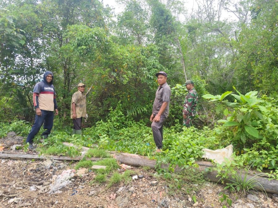 Cegah Karhutla, Babinsa Koramil 02/Tebing Tinggi Bersama MPA Patroli di Selatpanjang