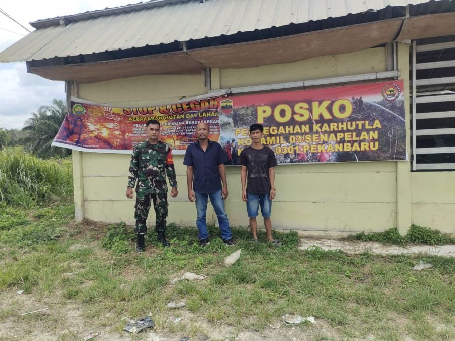 Cegah Karhutla, Babinsa Koramil 03/Senapelan Intensifkan Patroli Wilayah Rawan Kebakaran