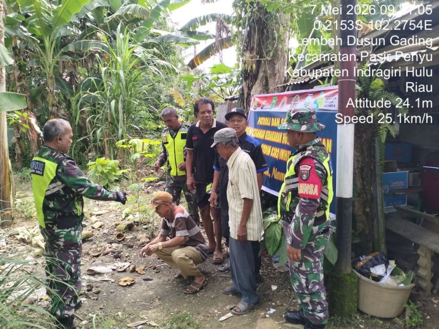 Cegah Karhutla, Babinsa Koramil 04/PP Dim 0302/Inhu Gelar Patroli dan Sosialisasi di Pasir Penyu