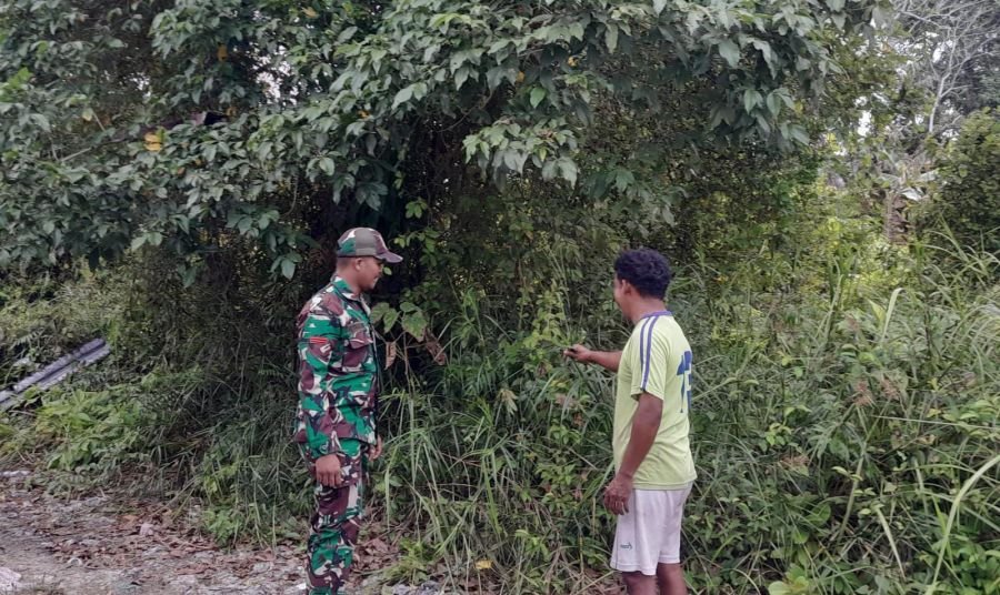 Cegah Karhutla, Babinsa Koramil 06/Merbau Bersama Masyarakat Laksanakan Patroli di Desa Bandul