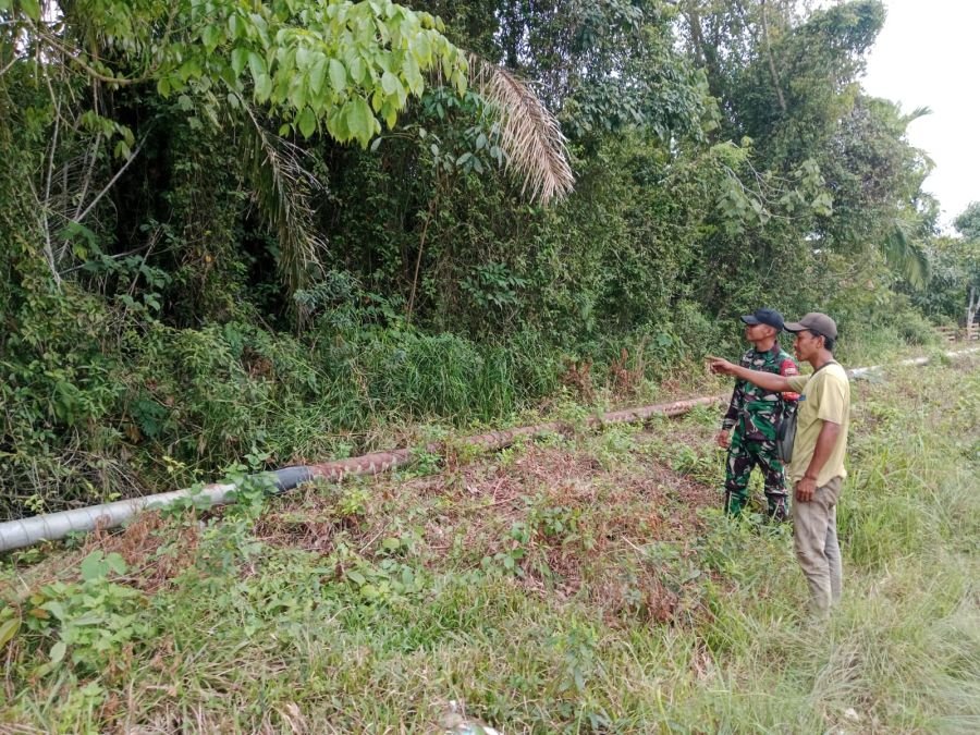Cegah Karhutla, Babinsa Koramil 06/Merbau Intensif Patroli di Desa Mengkopot