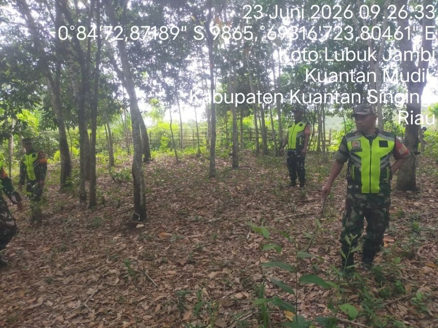 Cegah Karhutla, Babinsa Koramil 08/KM Gelar Patroli Lahan Rawan Kebakaran