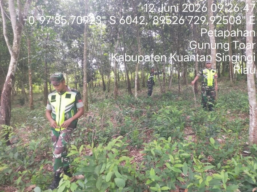 Cegah Karhutla, Babinsa Koramil 08/KM Gelar Patroli Lahan Rawan Kebakaran