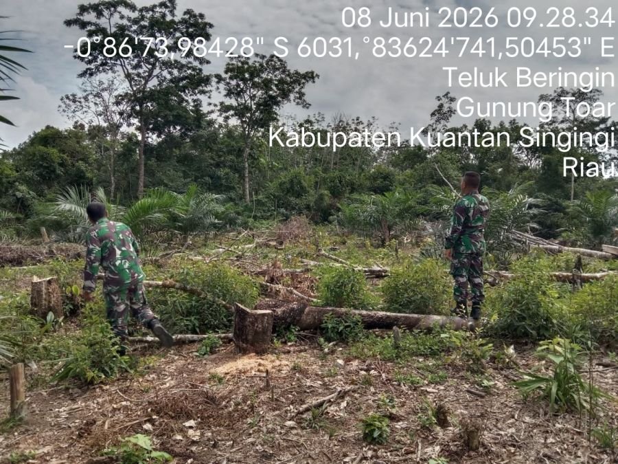 Cegah Karhutla, Babinsa Koramil 08/KM Gelar Patroli Lahan Rawan Kebakaran