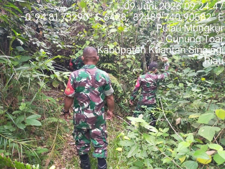 Cegah Karhutla, Babinsa Koramil 08/KM Gelar Patroli Lahan Rawan Kebakaran