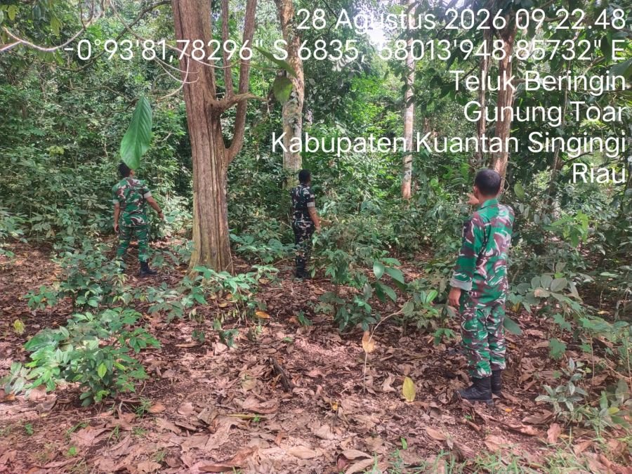 Cegah Karhutla, Babinsa Koramil 08/KM Gelar Patroli Lahan Rawan Kebakaran