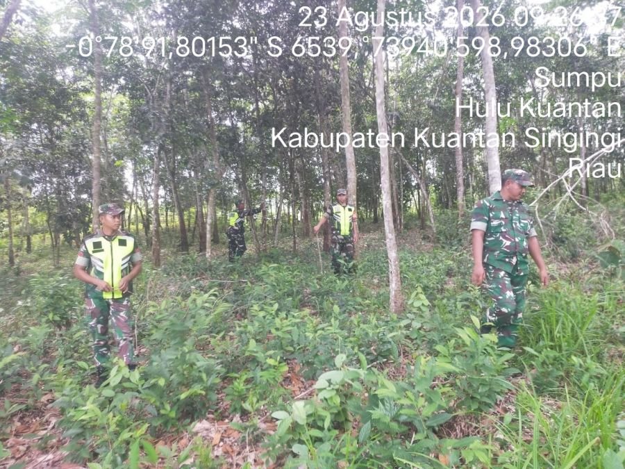Cegah Karhutla, Babinsa Koramil 08/KM Gelar Patroli Lahan Rawan Kebakaran