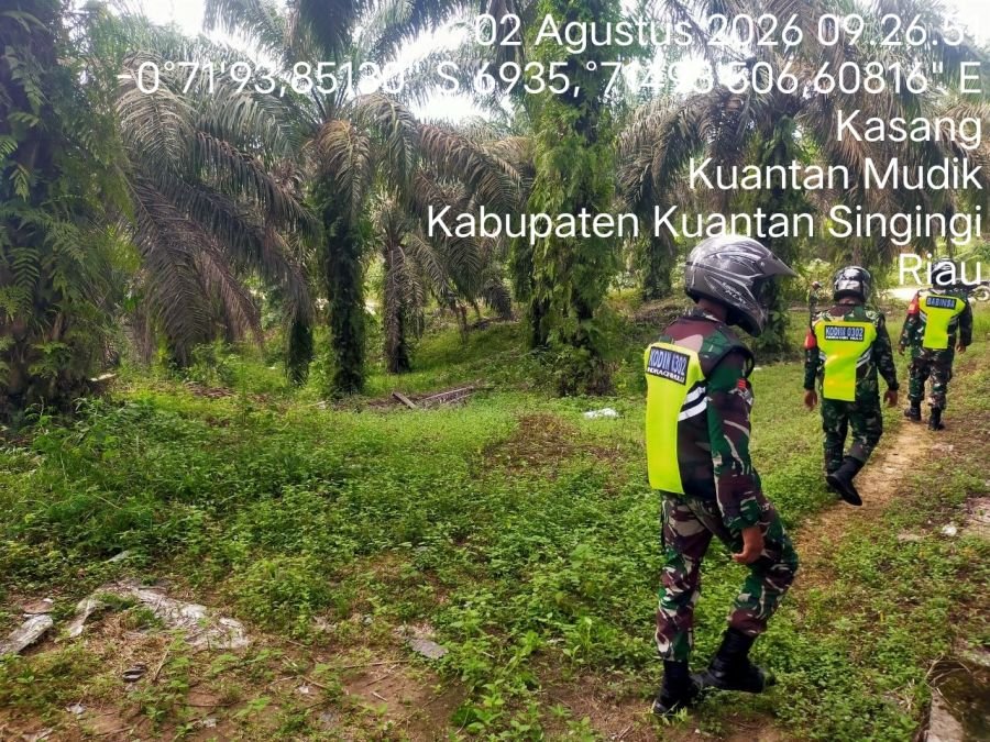 Cegah Karhutla, Babinsa Koramil 08/KM Gelar Patroli di Lahan Rawan Kebakaran