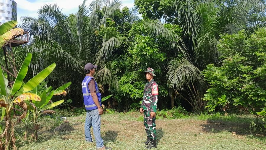 Cegah Karhutla, Babinsa Koramil 08/Rumbai Barat Patroli Bersama MPA