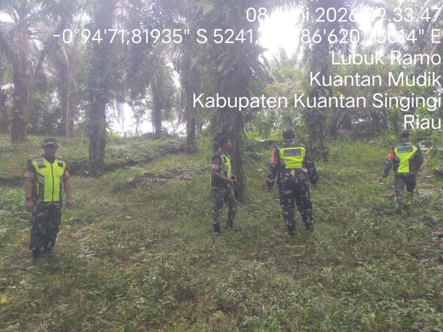 Cegah Karhutla, Babinsa Koramil 08/KM Gelar Patroli di Lahan Rawan Kebakaran