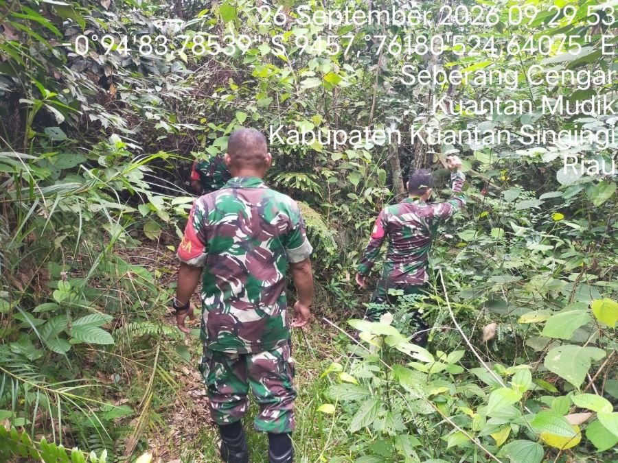 Cegah Karhutla, Babinsa Koramil 08/KM Gelar Patroli Lahan Rawan Kebakaran