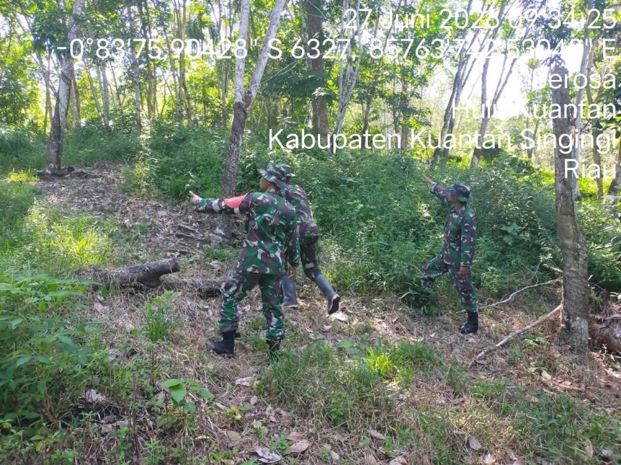 Cegah Karhutla, Babinsa Koramil 08/KM Gelar Patroli di Lahan Rawan Kebakaran