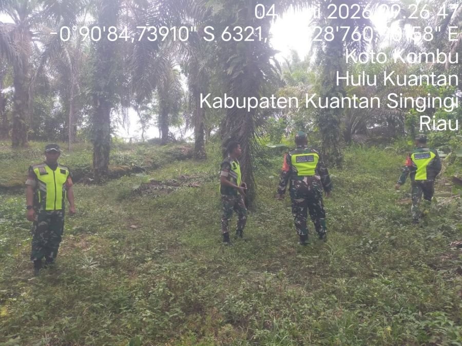 Cegah Karhutla, Babinsa Koramil 08/KM Gelar Patroli Lahan Rawan Kebakaran