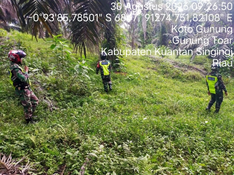 Cegah Karhutla, Babinsa Koramil 08/KM Gelar Patroli Lahan Rawan Kebakaran