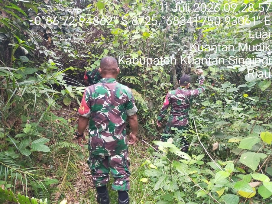 Cegah Karhutla, Babinsa Koramil 08/KM Gelar Patroli di Lahan Rawan Kebakaran
