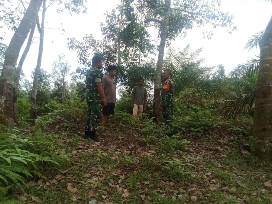 Cegah Karhutla, Babinsa Koramil 12/XIII Koto Kampar Tingkatkan Intensitas Patroli di Wilayah Binaan
