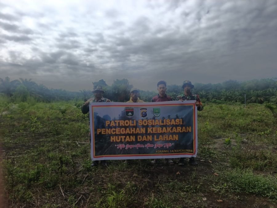 Cegah Karhutla, Babinsa Koramil 14/Kepenuhan Patroli dan Edukasi Warga