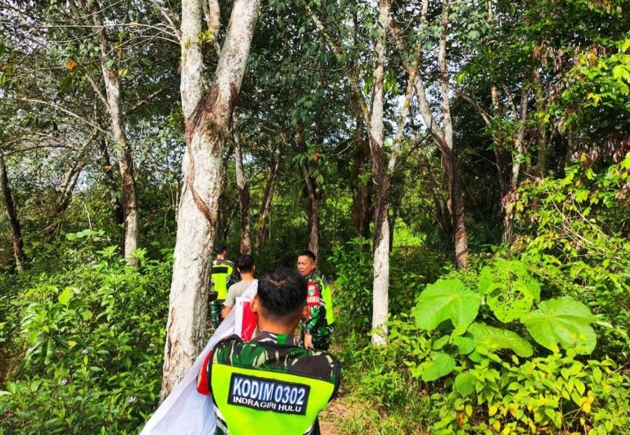 Cegah Karhutla, Babinsa Sisir Wilayah Rawan di Kuantan Tengah