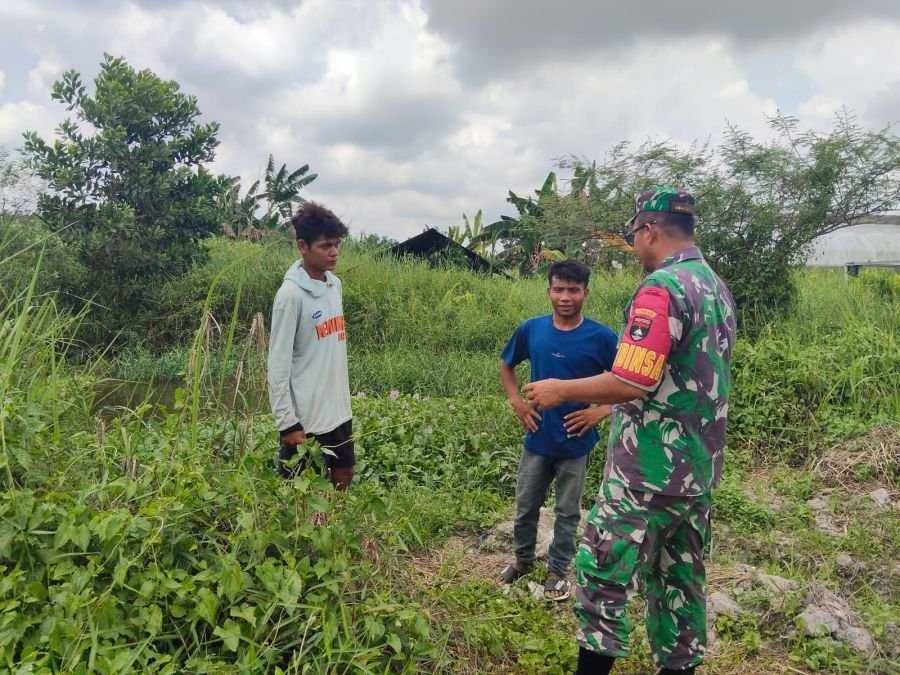 Cegah Karhutla, Babinsa Tebing Tinggi Okura Rutin Patroli Bersama MPA
