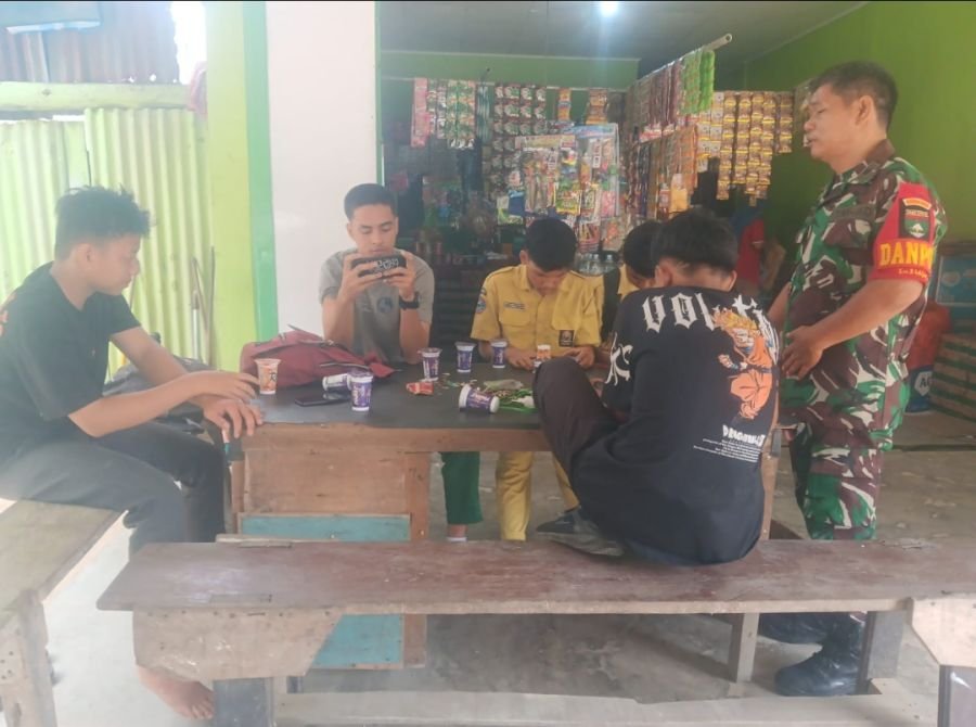 Cegah Karhutla dan Kenakalan Remaja, Danpos Sambangi Warga