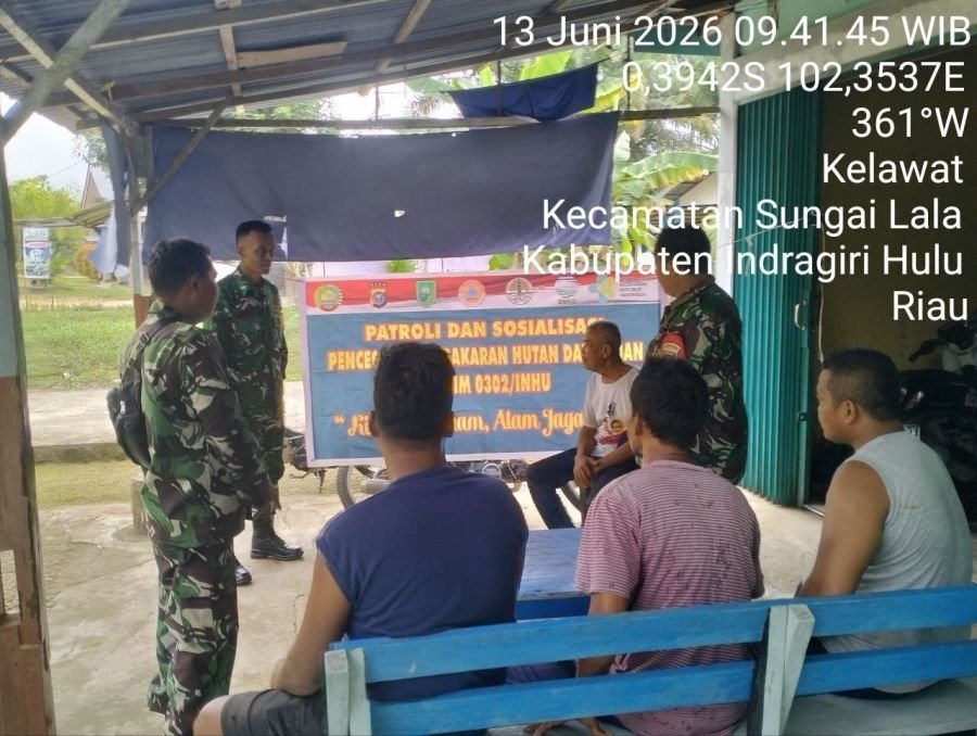 Cegah Karhutla di Musim Kemarau, Babinsa Koramil 04/Pasir Penyu Patroli dan Sosialisasi di Desa Kela
