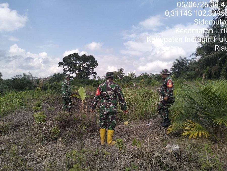 Cegah Karhutla di Musim Kemarau, Babinsa Koramil 04/PP Patroli dan Sosialisasi di Desa Banjar Balam