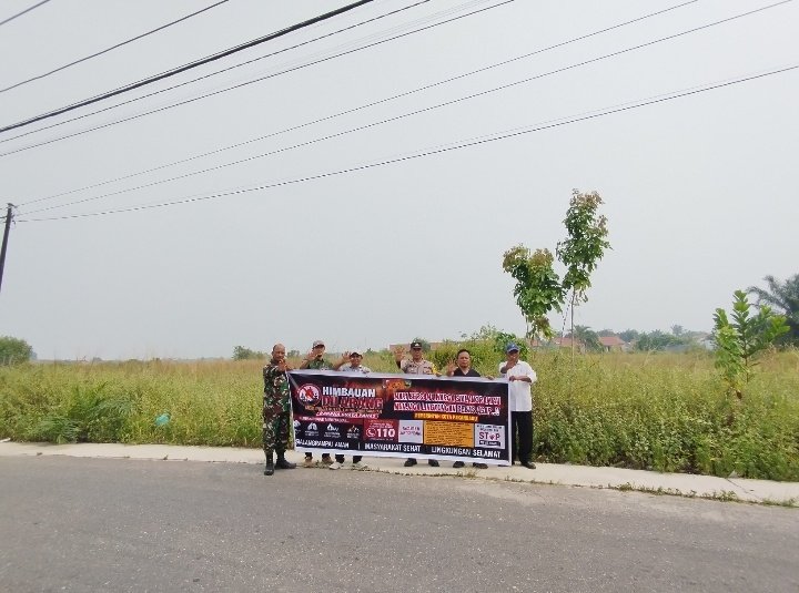 Cegah Karhutla di Wilayah Kulim, Babinsa Sialang Rampai Perkuat Edukasi dan Patroli Bersama Warga