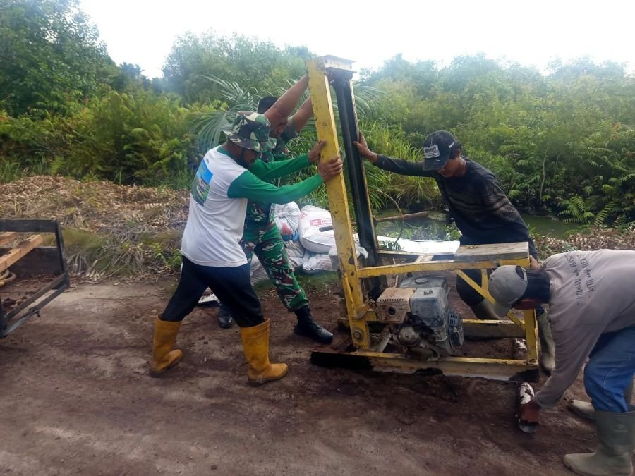 Cegah Karhutla, Koramil 01/Dumai Bangun Sumur Bor di Daerah Rawan Karhutla Bagan Keladi