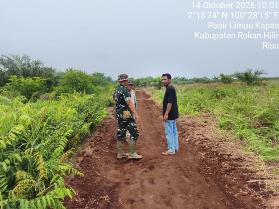 Cegah Karhutla, Koramil 04/Kubu dan Warga Sisir Wilayah Rawan