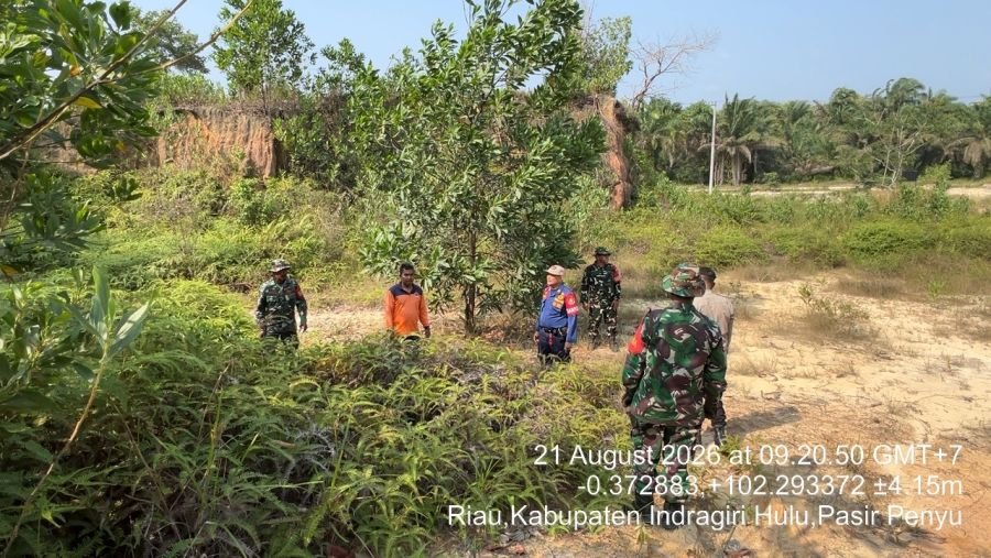 Cegah Karhutla, Koramil 04/Pasir Penyu Gelar Patroli Gabungan di Desa Batu Gajah