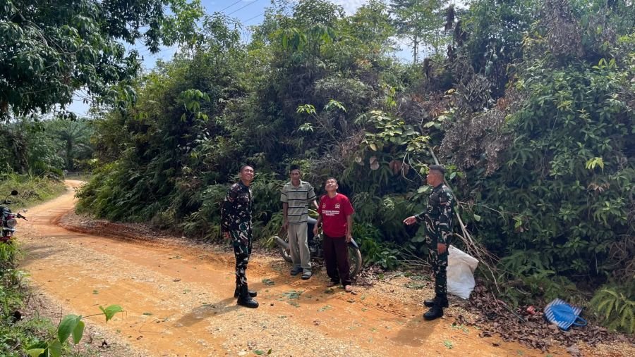Cegah Karhutla, Prajurit Yonif TP 850/SC Ajak Warga Peranap Peduli Hutan dan Lingkungan